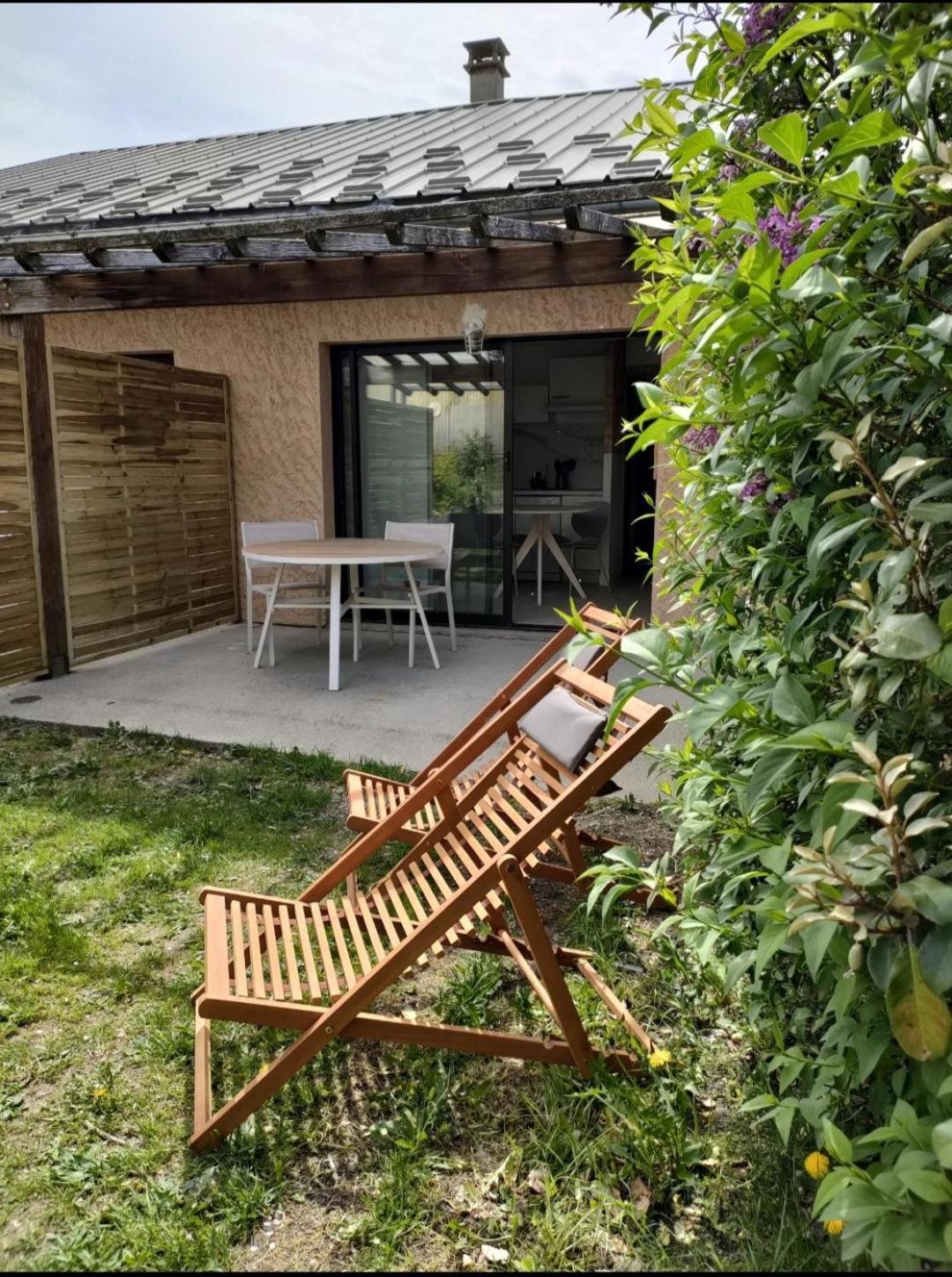 Le Cosy Du Plongeoir - T2 Neuf Avec Vue Sur Le Lac De Serre Poncon Et Grande Terrasse Avec Jardin Savines Kültér fotó