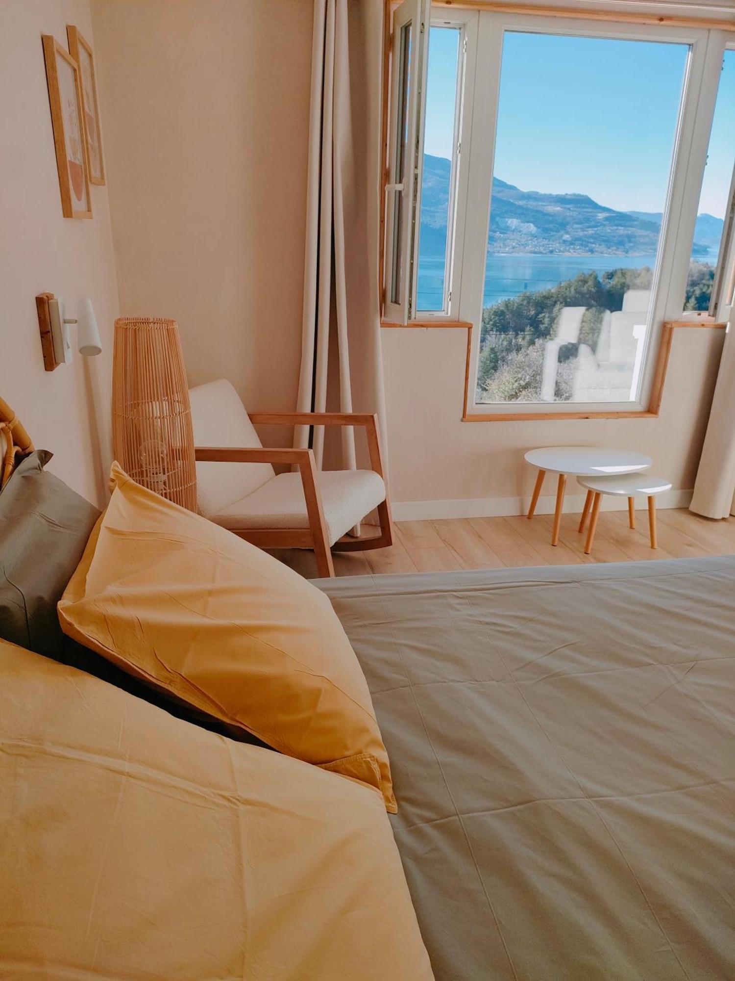 Le Cosy Du Plongeoir - T2 Neuf Avec Vue Sur Le Lac De Serre Poncon Et Grande Terrasse Avec Jardin Savines Kültér fotó